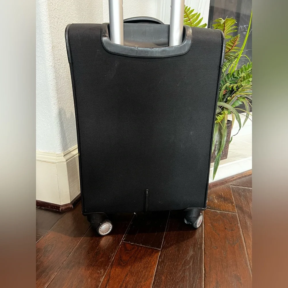 SwissGear Black Softside Carry-On Roller